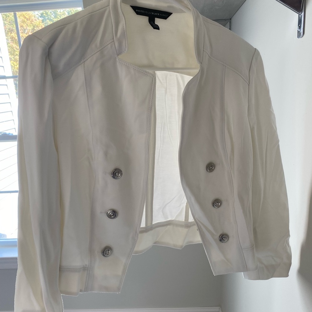 White House black market size 12